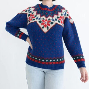 Eddie Bauer Blue and Red Patterned Crew Neck Sweater